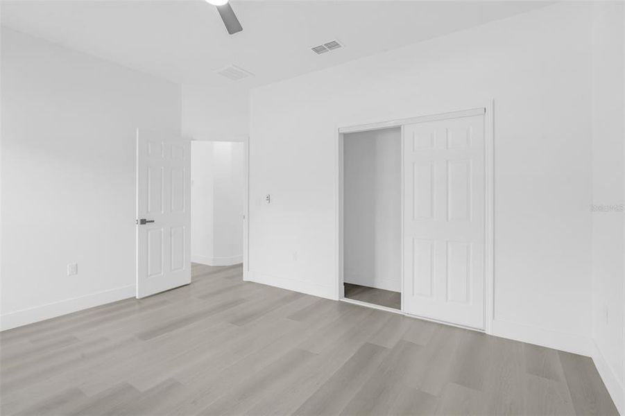 Spacious, unfurnished interior of a new home in , Weeki Wachee (Image 14).