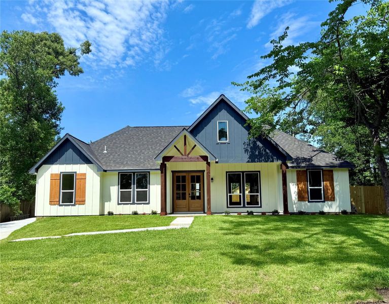 Front exterior of a new home in , Montgomery, TX, highlighting curb appeal (Image 28). Front exterior of a new home in , Montgomery, TX, highlighting curb appeal (Image 28).