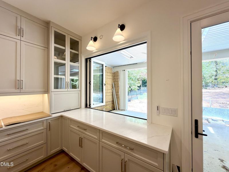 C0AAEF74-B76A-4195-81B4-CFFCBD1884D4_1_2