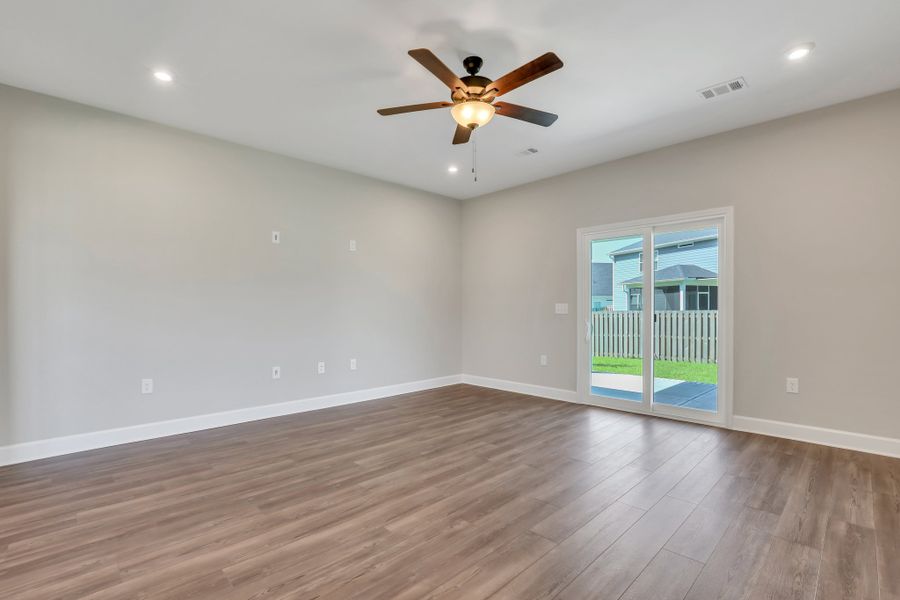 Representative unfurnished interior of a home built from the Sherwood by Ernest Homes in Wexford, Richmond Hill (Image 23).