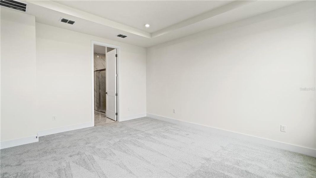 Spacious, unfurnished interior of a new home in Trailside, Mount Dora (Image 13).