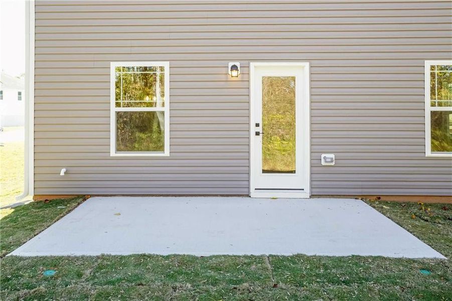 Exterior details and patio area of a home in Thunder Ridge, Dawsonville (Image 17).