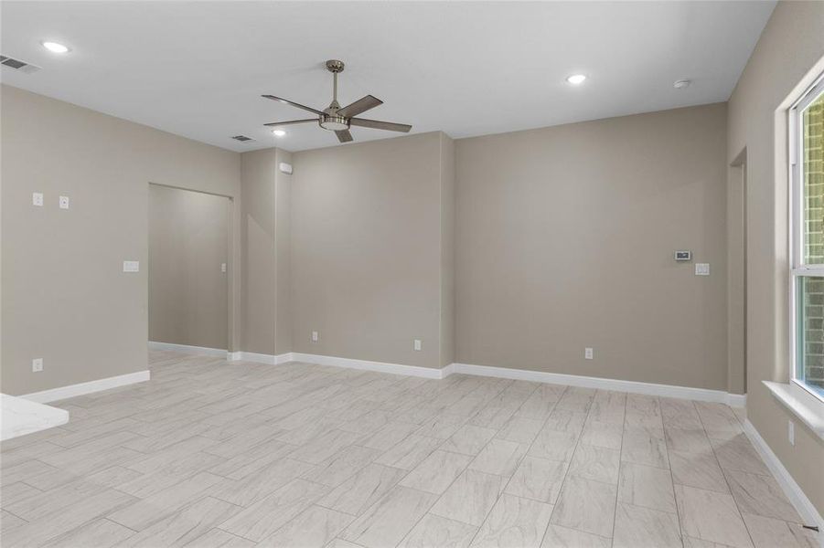 Spacious, unfurnished interior of a new home in , Cleburne (Image 24).