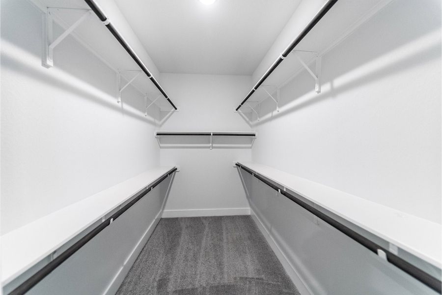 Spacious, unfurnished interior of a new home in Sunfield, Buda (Image 20).