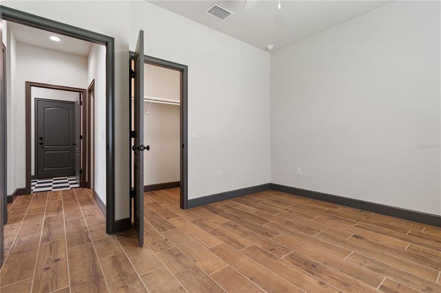 Spacious, unfurnished interior of a new home in , Lakeland (Image 21).