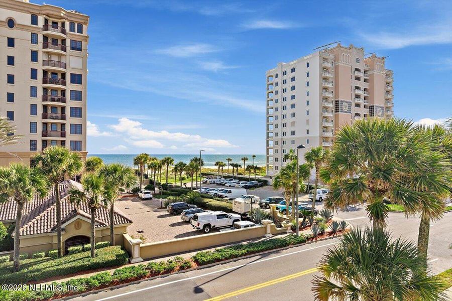 Condo located in Jacksonville Beach, FL showcasing its design and architecture (Image 29).