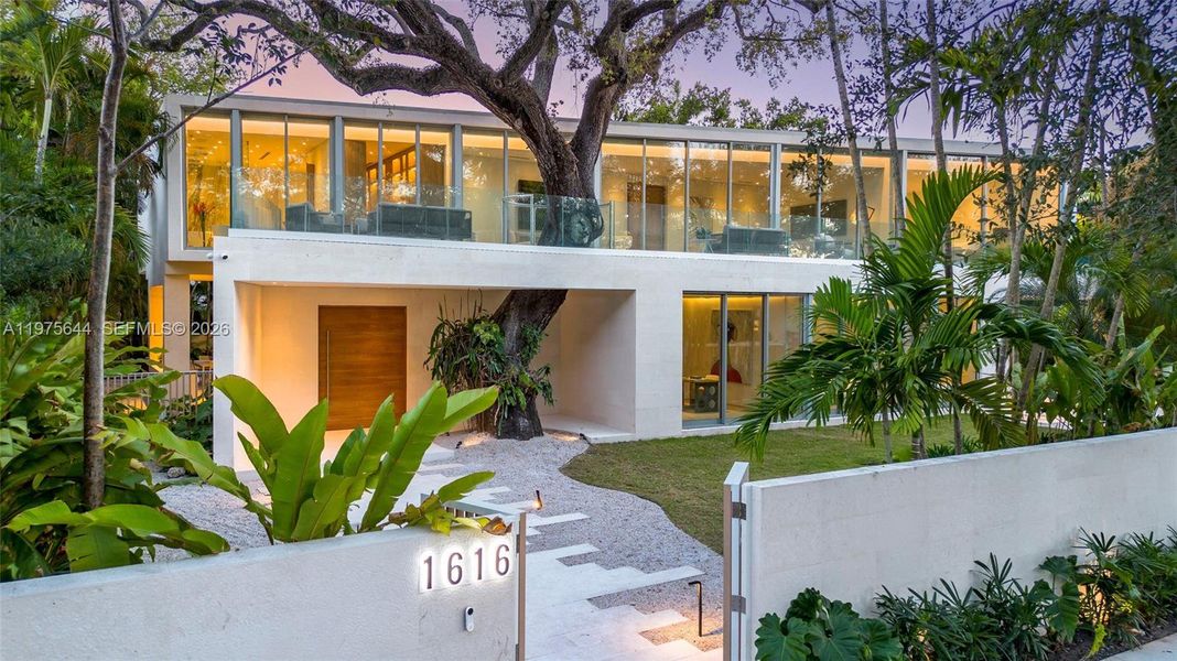 Exterior details and patio area of a home in , Miami (Image 21).