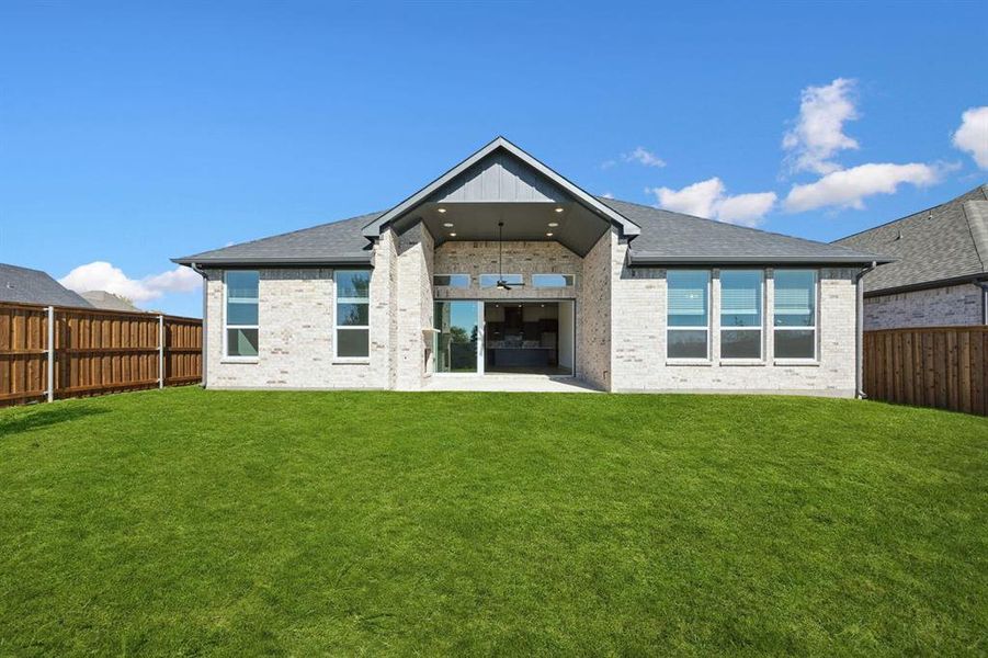 24-237Bee_024 24-237Bee_024