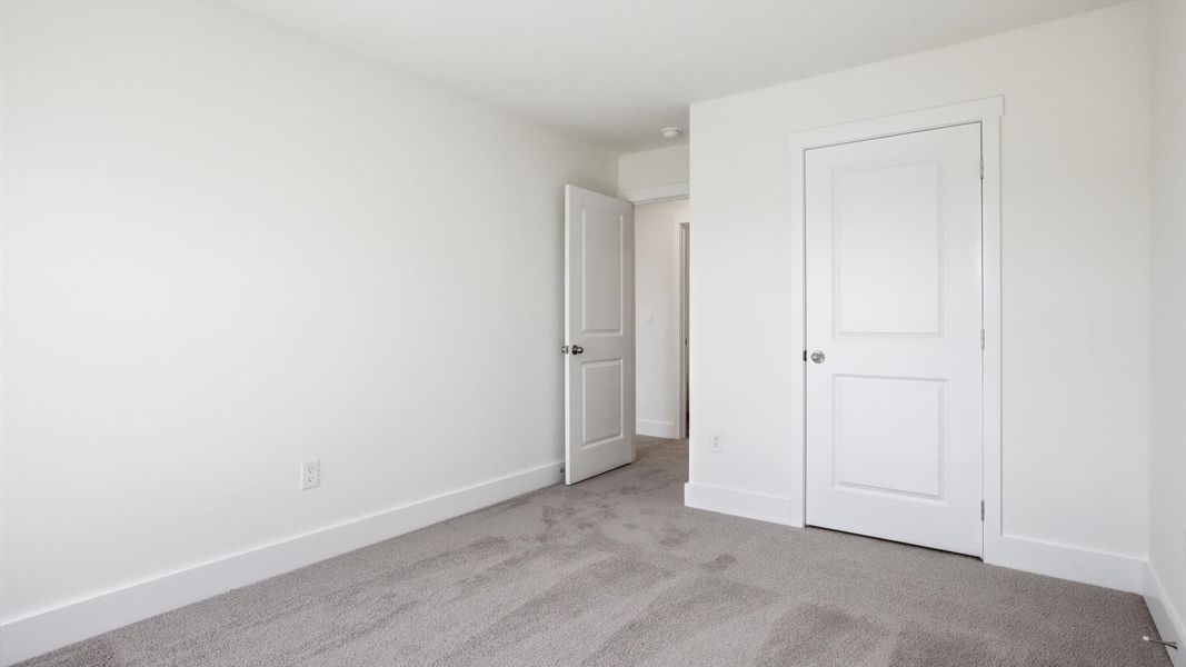 Spacious, unfurnished interior of a new home in Millstone Village, Morristown (Image 24).