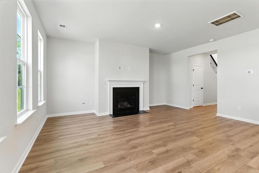 Spacious, unfurnished interior of a new home in , Summerville (Image 30).