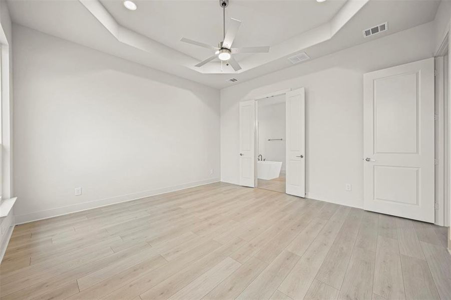 Spacious, unfurnished interior of a new home in Tuscan Estates (1 Acre Lots), Waxahachie (Image 18).