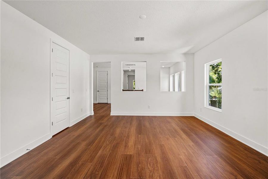 Spacious, unfurnished interior of a new home in , Tampa (Image 38).