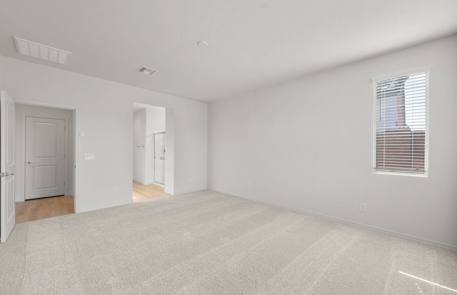 Spacious, unfurnished interior of a new home in Alamar, Avondale (Image 15).