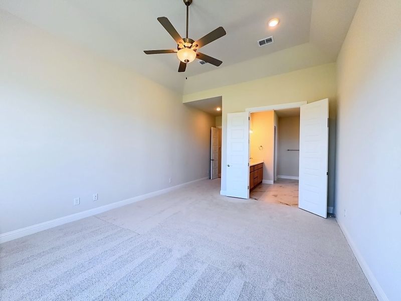 Spacious, unfurnished interior of a new home in Polo Ridge, Mesquite (Image 25).
