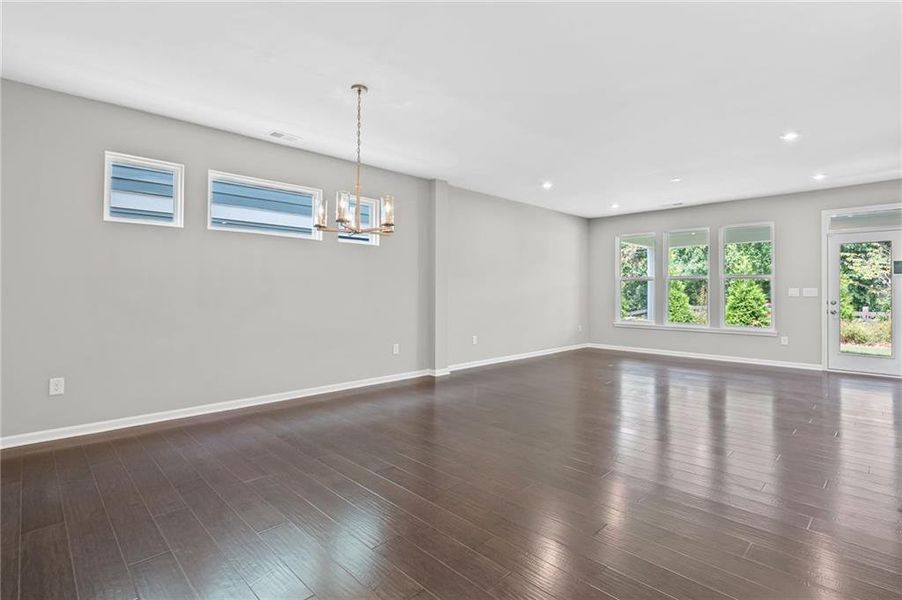 Spacious, unfurnished interior of a new home in Laurel Farms, Dallas (Image 24).