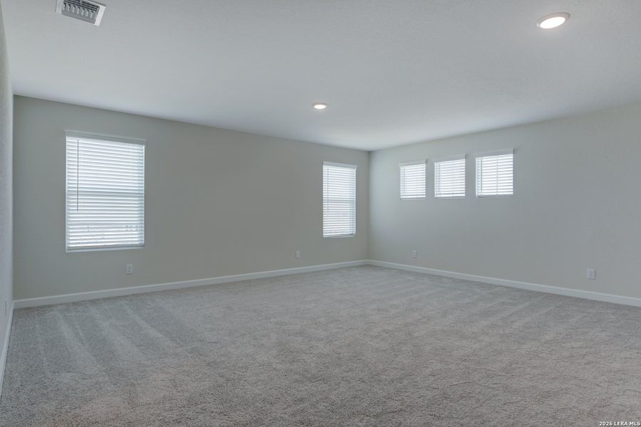 Spacious, unfurnished interior of a new home in Saddlebrook Ranch, Schertz (Image 14).