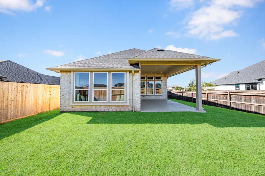Representative exterior details of a home built from the Sheffield by Beazer Homes in Ellwood, Iowa Colony (Image 3).