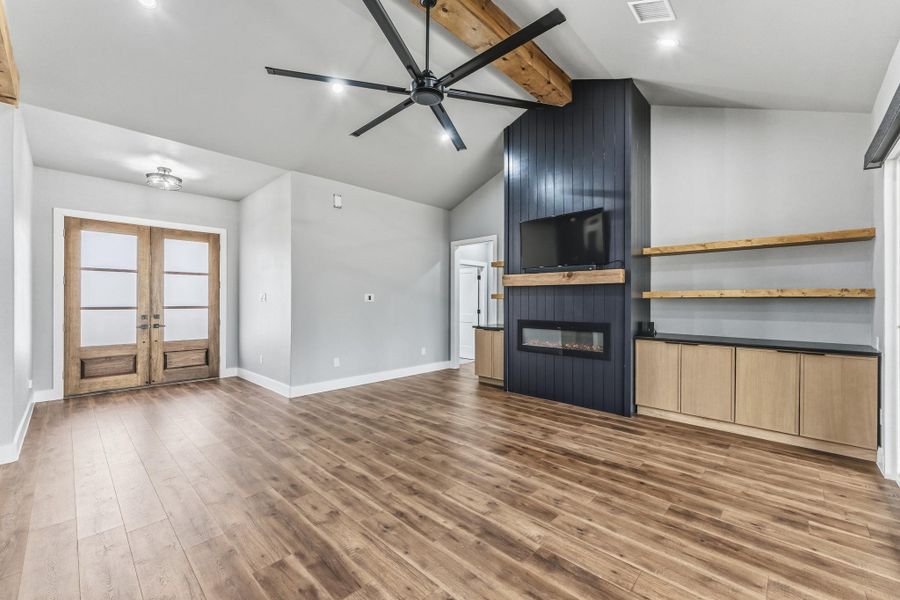 Spacious, unfurnished interior of a new home in , Huntsville (Image 20).