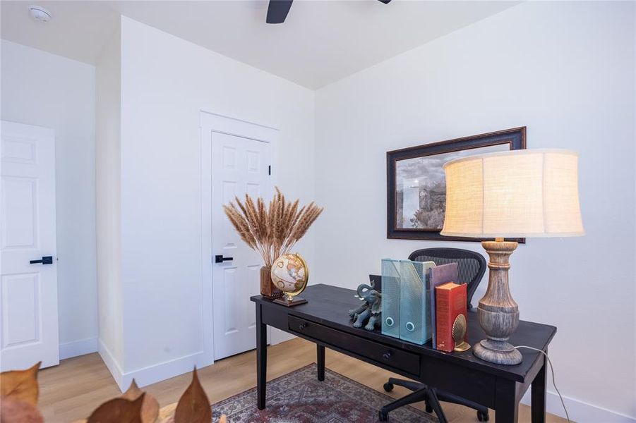 Bedroom with closet / Office featuring light wood-type flooring and a ceiling fan