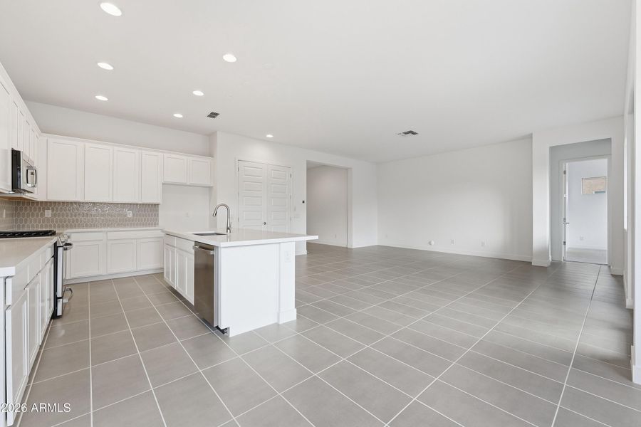 4064 E Desert Lilly Lane ~ Ready Now!