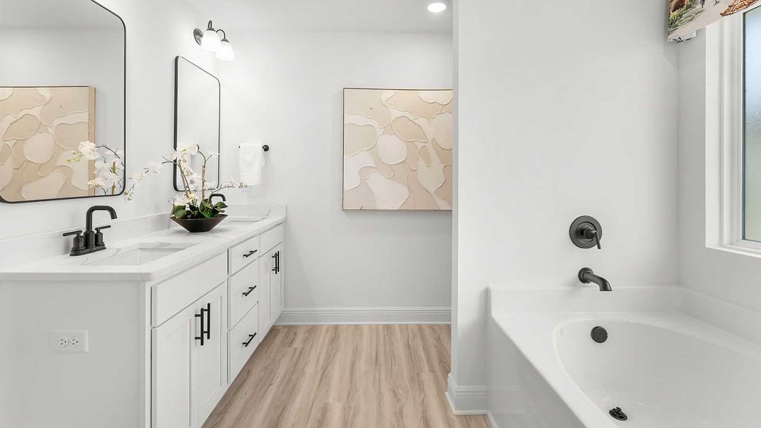 Furnished interior view inside a new home in Colonial East, Panama City Beach (Image 24).