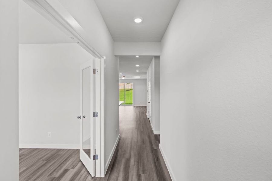 Spacious, unfurnished interior of a new home in The Meadows at Hunters Ranch, San Antonio (Image 14).