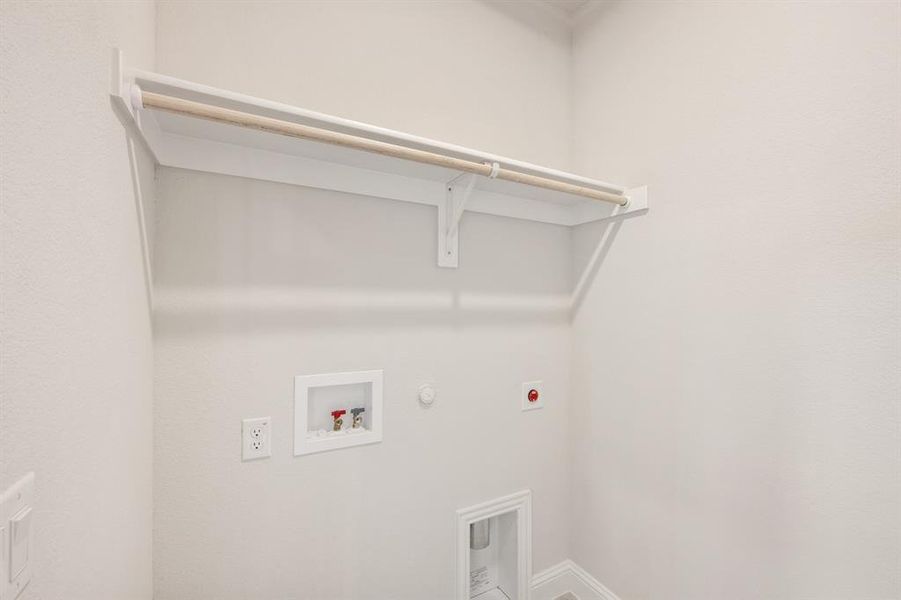 Spacious, unfurnished interior of a new home in El Dorado, Granbury (Image 36).