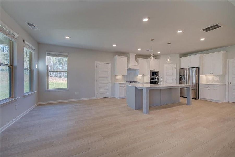 Spacious, unfurnished interior of a new home in Riverbend Overlook, Fayetteville (Image 20).