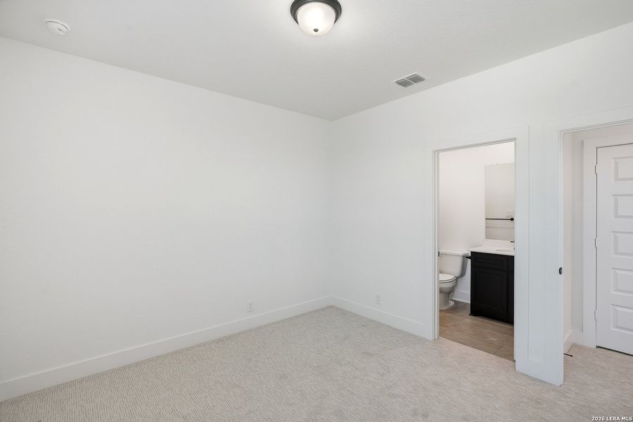 Spacious, unfurnished interior of a new home in Prominence Urban, San Antonio (Image 35).