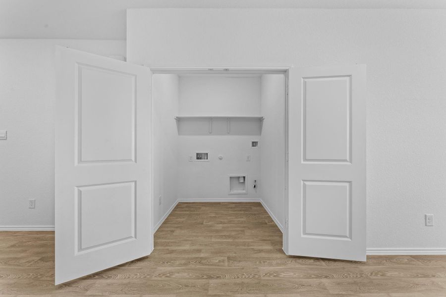Spacious, unfurnished interior of a new home in , Kyle (Image 20).