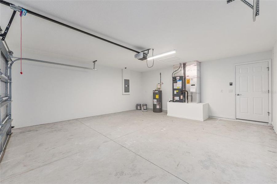 Spacious, unfurnished interior of a new home in , Dunnellon (Image 26). Spacious, unfurnished interior of a new home in , Dunnellon (Image 26).