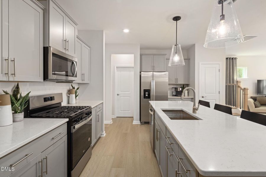 Everton Cooper (4) Everton Cooper (4)