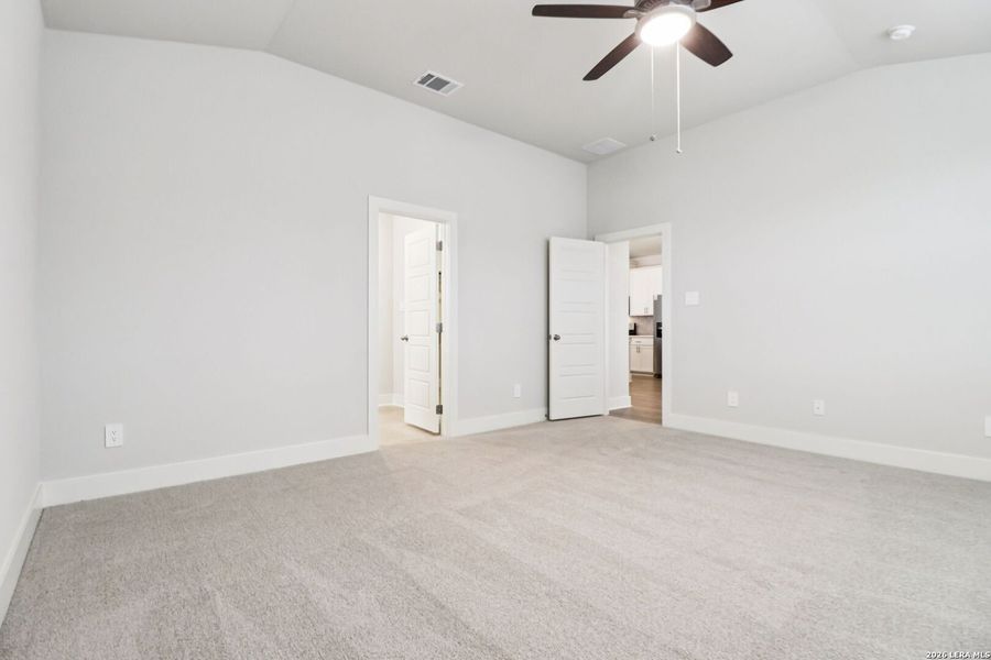 Spacious, unfurnished interior of a new home in Sagebrooke - Premier Series, San Antonio (Image 32).