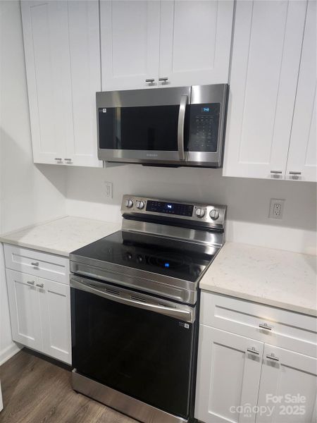 Kitchen Appliances Stove and Built in Microwave