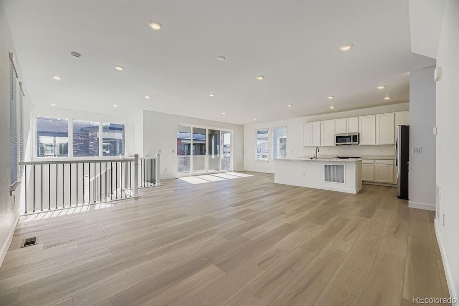 Spacious, unfurnished interior of a new home in Vermilion Creek: The Skyline Collection, Centennial (Image 12).