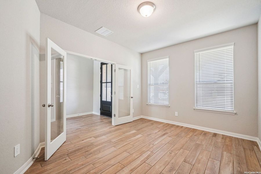 Spacious, unfurnished interior of a new home in Estancia Ranch - Classic Series, San Antonio (Image 21).