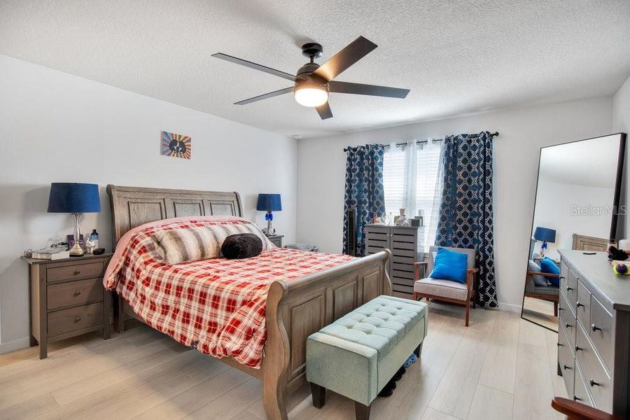 Furnished interior view inside a new home in , Orlando (Image 19).