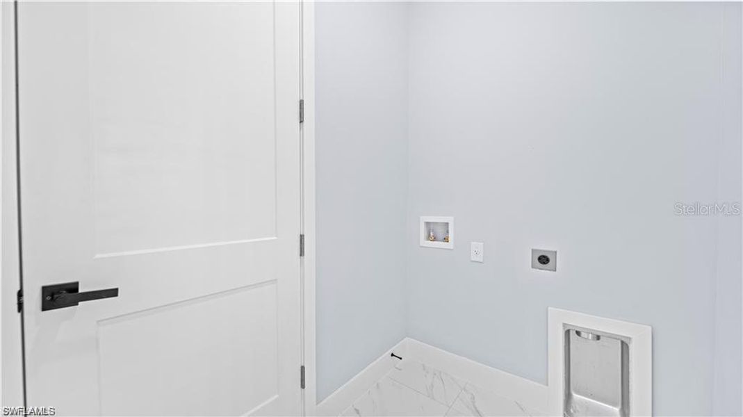 Spacious, unfurnished interior of a new home in , Lehigh Acres (Image 13).