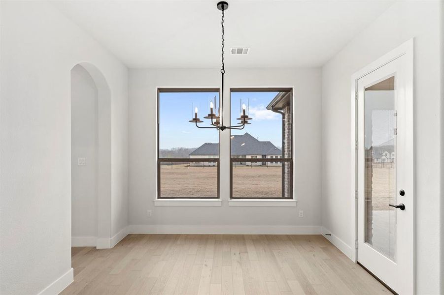 27. 160 Waterview - Dining