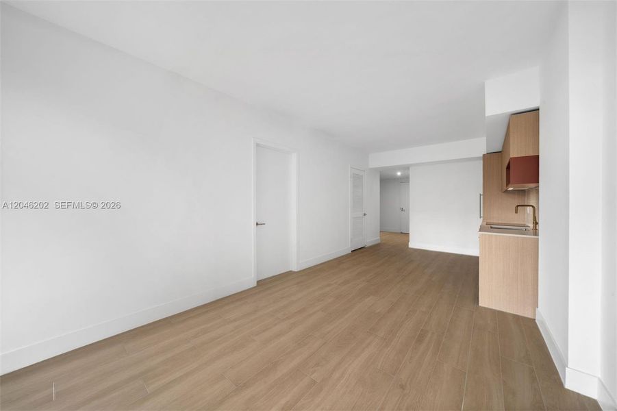 Spacious, unfurnished interior of a new home in , Miami (Image 27).