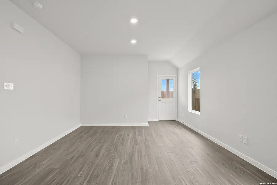 Spacious, unfurnished interior of a new home in Dauer Ranch, New Braunfels (Image 19). Spacious, unfurnished interior of a new home in Dauer Ranch, New Braunfels (Image 19).