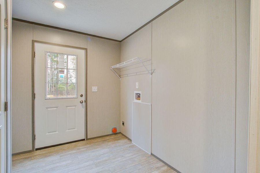 Spacious, unfurnished interior of a new home in , Walterboro (Image 15).