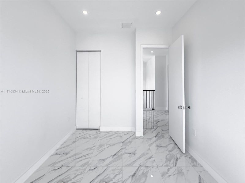 Spacious, unfurnished interior of a new home in , Port St. Lucie (Image 18).