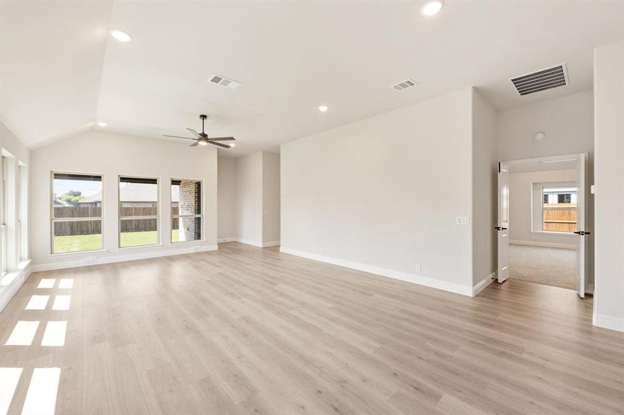 Spacious, unfurnished interior of a new home in Maplewood, Glenn Heights (Image 29).
