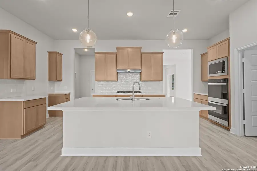 Furnished interior view inside a new home in Homestead, Schertz (Image 9).