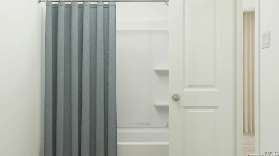 Close-up of interior finishes inside a home in Willow Point, San Antonio (Image 19).