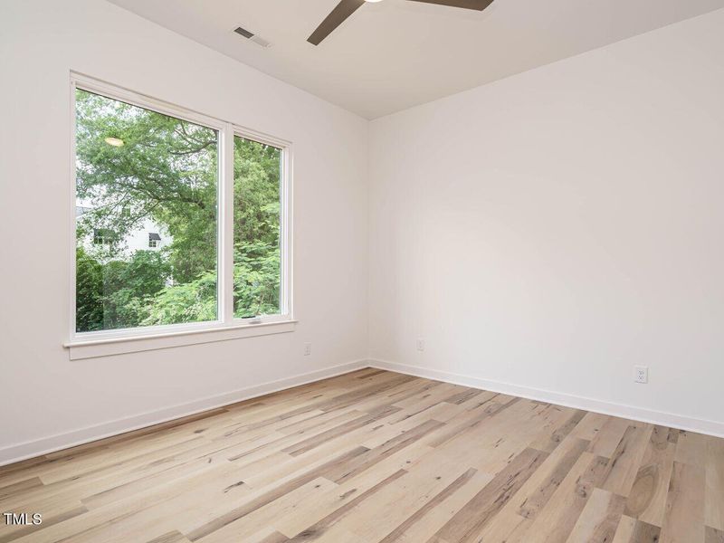 022-1280x960-primary-br