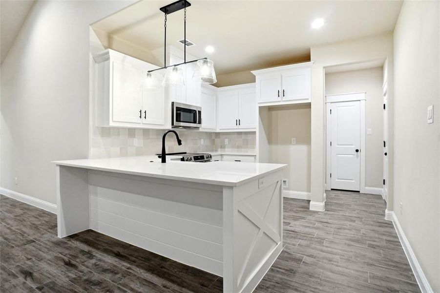 Furnished interior view inside a new home in , Weatherford (Image 4).