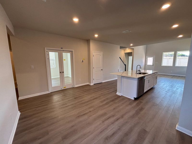 Spacious, unfurnished interior of a new home in Cannon Ranch 40s, Dripping Springs (Image 16).