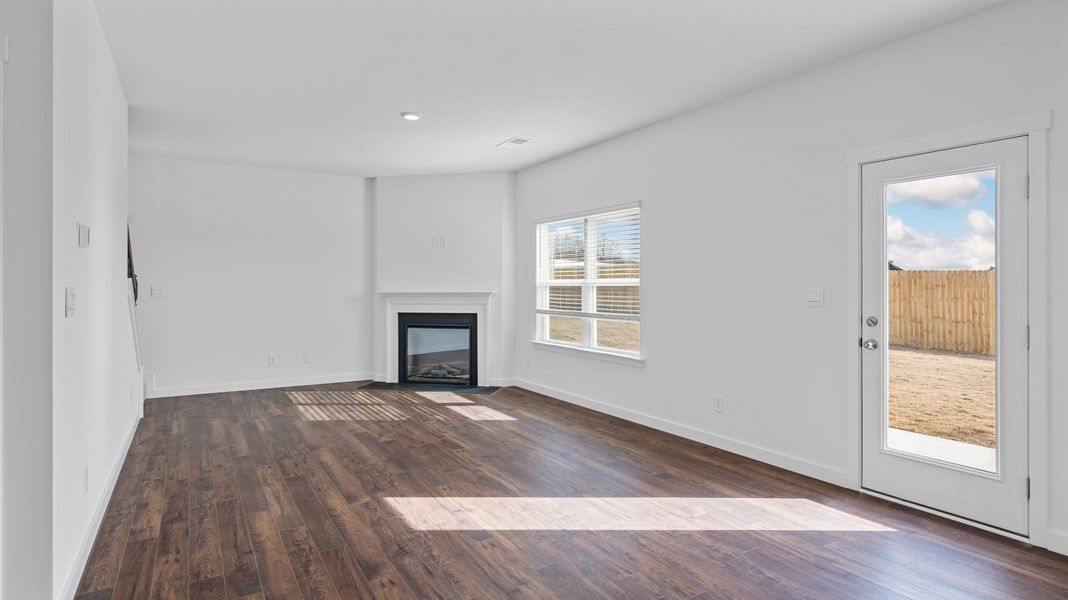 Spacious, unfurnished interior of a new home in The Cove at Thrasher Landing, Hixson (Image 13).